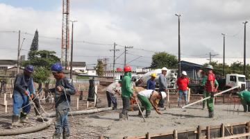 operários atuando na obra #paratodosverem