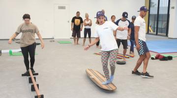 Projeto voltado ao alto rendimento abre vagas para jovens longboarders no CT de Surf de Santos