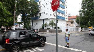 CET segue com orientação a motoristas em cruzamentos