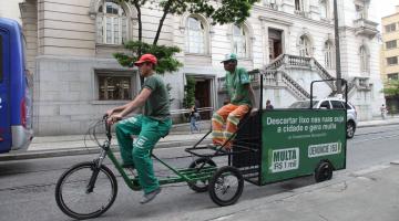 Entrega de recicletas reforça coleta de lixo limpo