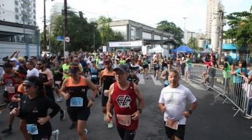 atletas na largada de corrida em frente ao rebouças. #paratodosverem