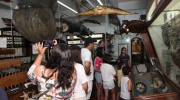 Turistas conhecem o Museu do Mar. #Paratodosverem