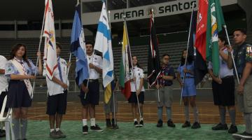 Escoteiros comemoram seu dia na Arena Santos