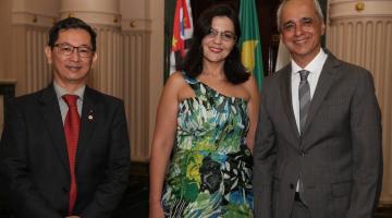 Profissionais da Saúde são homenageados com diplomas e medalhas de mérito em Santos