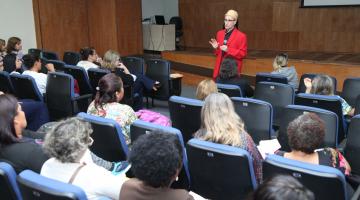 Palestra a educadores sobre produção cultural para crianças encerra Semana do Brincar 