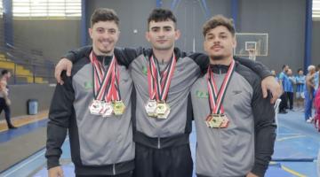 ginastas mostram suas medalhas. #Paratodosverem