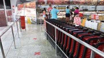 Lockdown reduz internações e permite retomada econômica em Santos no domingo