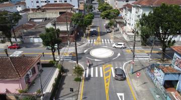 Bairro de Santos ganha mais uma minirrotatória para segurança do trânsito