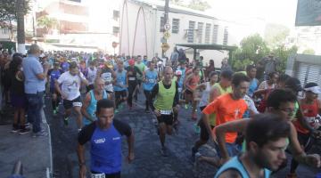 pessoas correndo na largada #paratodosverem