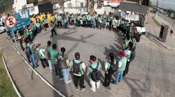 agentes recebem orientações em círculo #paratodosverem