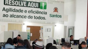 pessoas aguardando atendimento no resolve aqui #paratodosverem 