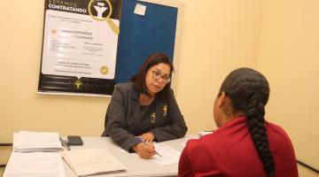 pessoa participando de entrevista #paratodosverem 