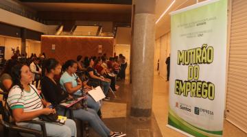 pessoas aguardando atendimento no resolve aqui #paratodosverem 