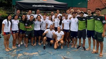 equipe de natação de Santos reunida. #Paratodosverem.