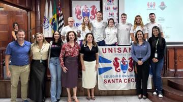 Nadadores de equipe santista são celebrados após garantir vagas no Mundial