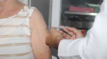 Vacinação em Santos ocorre em sete policlínicas neste sábado