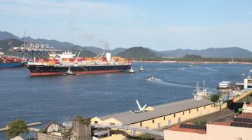 navio no canal do porto #paratodosverem 