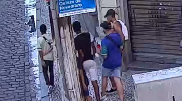 Câmeras de Santos flagram e PM apreende, em poucos minutos, três menores após roubo de celular