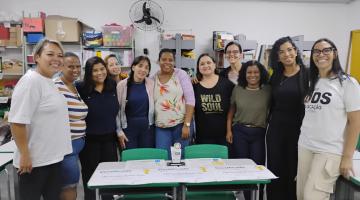 professores e alunos reunidos #paratodosverem