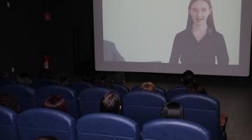alunos vendo filme #paratodosverem 