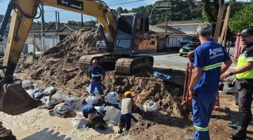 máquinas e homens atuando na obra #paratodosverem