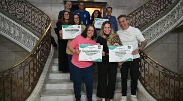 contemplados mostram certificados #paratodosverem