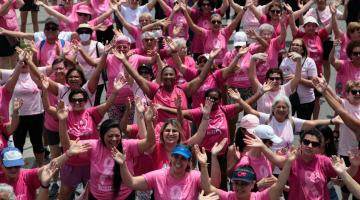 mulheres caminham de rosa #paratodosverem 