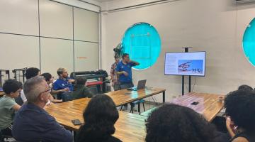 pessoas assistem a palestra #paratodosverem