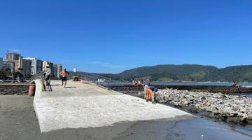 passarela sobre areia #paratodosverem