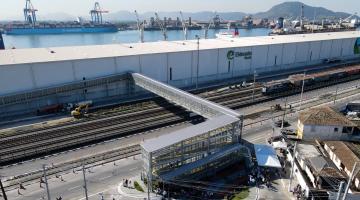 Santos ganha passarela de pedestres e praça revitalizada no Estuário