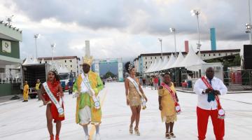 Passarela do samba tem batismo oficial