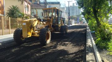 máquina trabalha na obra #paratodosverem