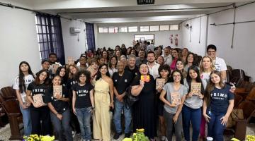 pessoas reunidas em evento #paratodosverem