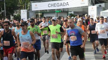 atletas correndo na largada