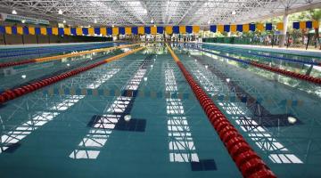 piscina olímpica com raias. #paratodosverem