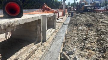 Obra de drenagem na orla do José Menino, em Santos, segue em ritmo acelerado