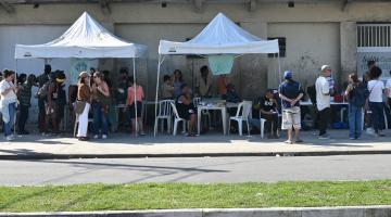 pessoas senso atendidas em tenda #paratodosverem