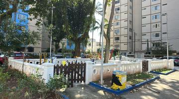 vista geral de praça recém-reformada. #paratodosverem