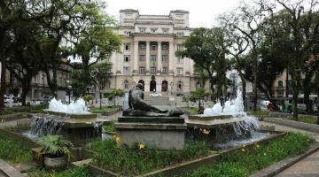 Fonte da Praça Mauá, em Santos, volta a funcionar nesta sexta após revitalização