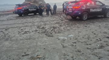 viaturas na praia fazendo a prisão #paratodosverem