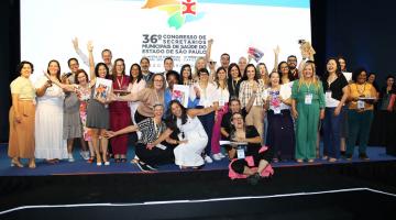 equipe da saúde com o prêmio #paratodosverem 