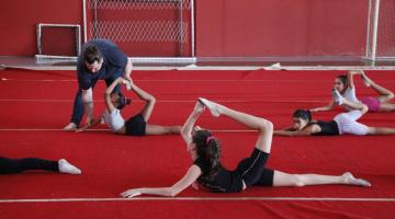 Meninas buscam realizar sonho em seletiva de ginástica rítmica e estética de grupo