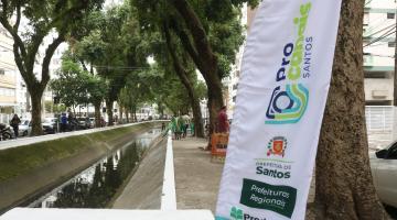 vista geral de um canal, com homens trabalhando no anterior. #paratodosverem