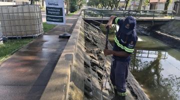 operário atuando em canal #paratodosverem 