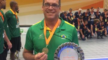 Com a participação de professor da Semes, seleção brasileira de vôlei sentado é bronze no mundial