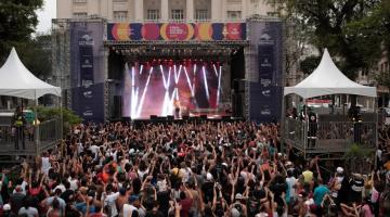 Projota levanta público com seu hip hop no encerramento da Virada Cultural