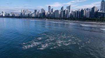 Vista aérea da prova aquática. #paratodosverem.