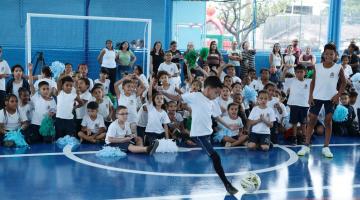menino chuta bola na nova quadra #paratodosverem 
