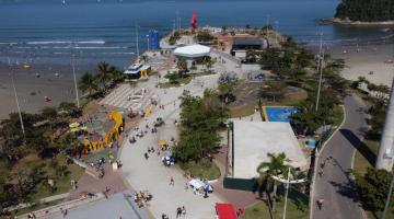 novo quebra-mar visto do alto com a praia ao fundo. #paratodosverem 