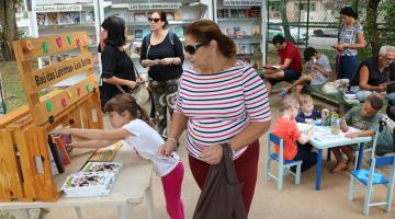 Famílias se divertem com Quintal Cultural em praça de Santos